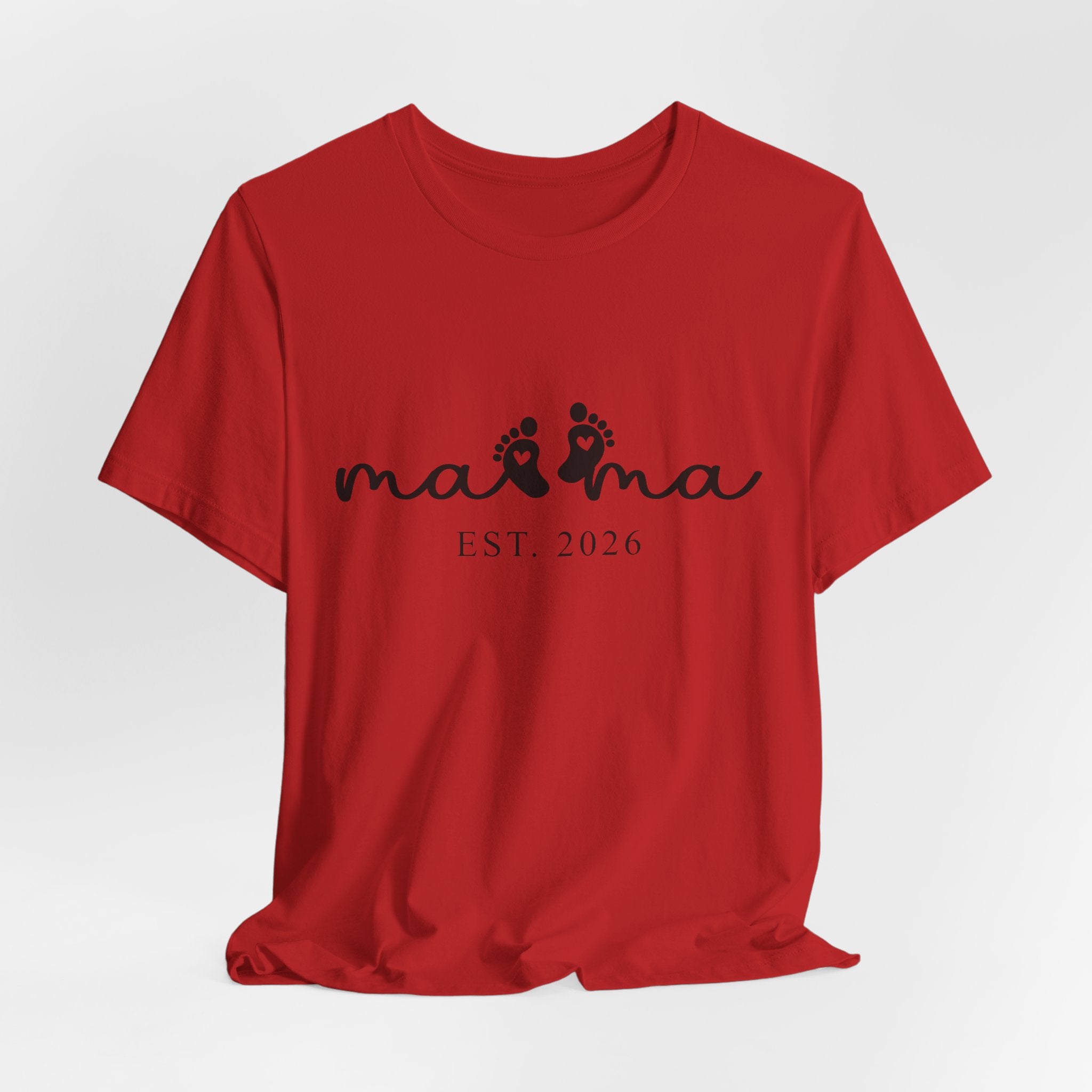 Mama EST. 2026 – Minimalistisches Mama Shirt mit Babyfüßen & Herzdesign