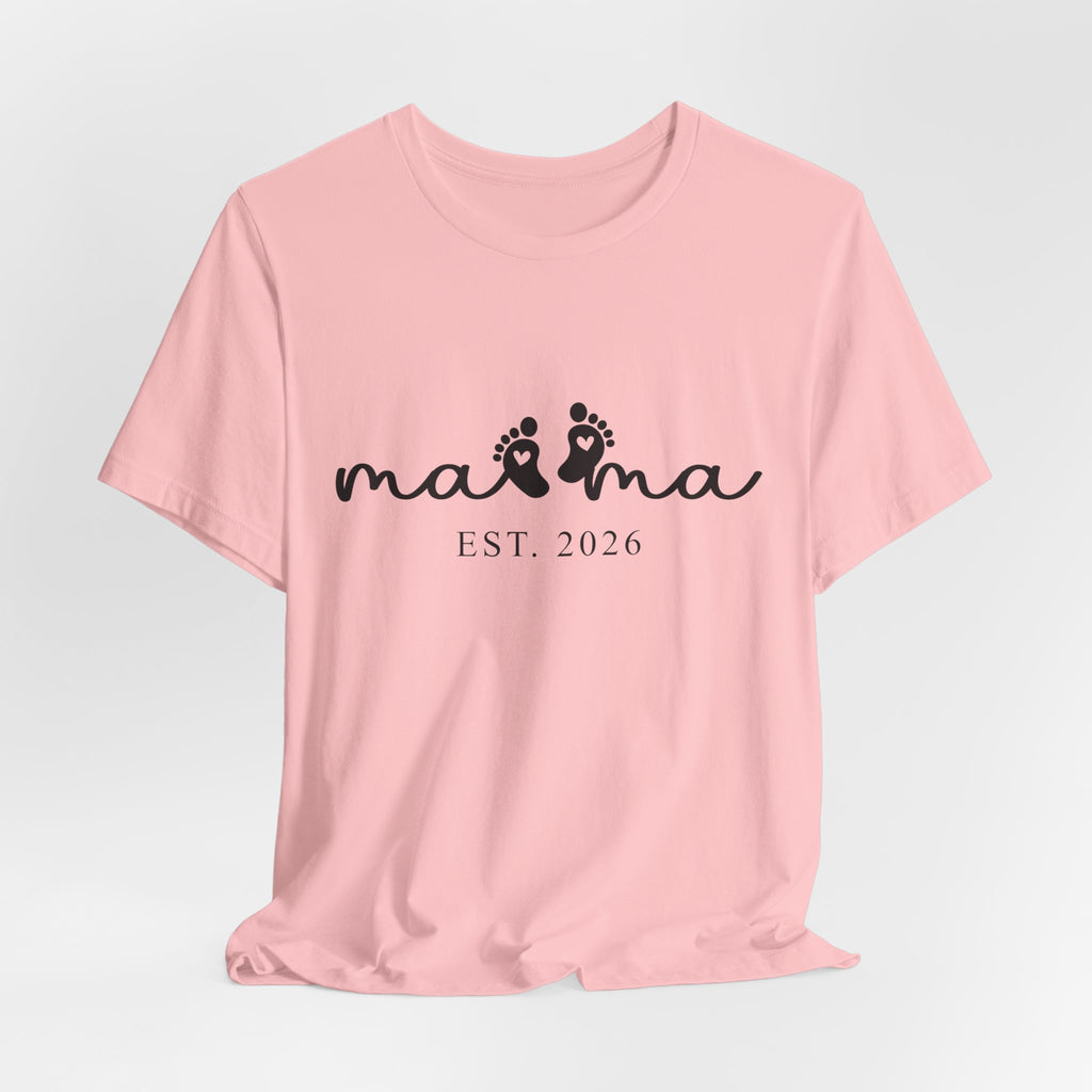 Mama EST. 2026 – Minimalistisches Mama Shirt mit Babyfüßen & Herzdesign