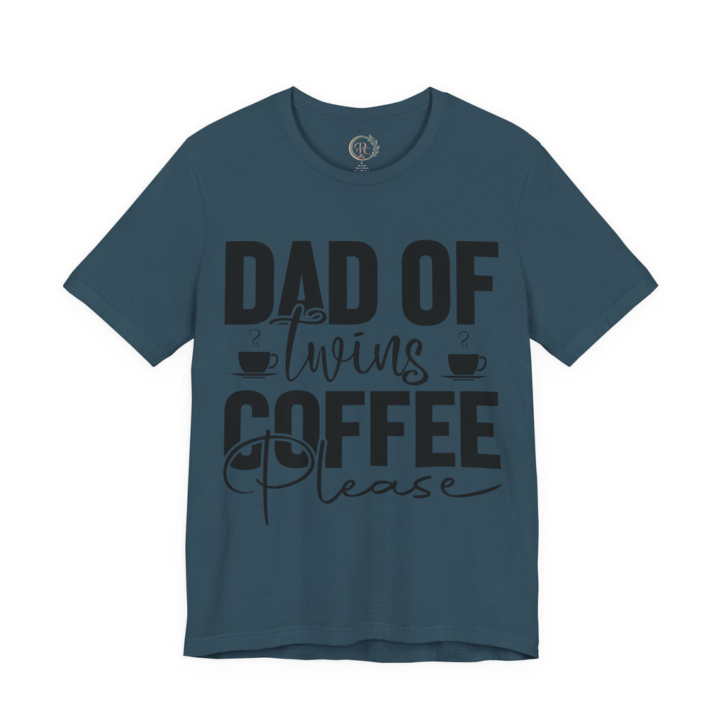 Dad of Twins Coffee Please T-Shirt – Lustiges Zwillingspapa Shirt für den Elternalltag