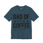 Dad of Twins Coffee Please T-Shirt – Lustiges Zwillingspapa Shirt für den Elternalltag