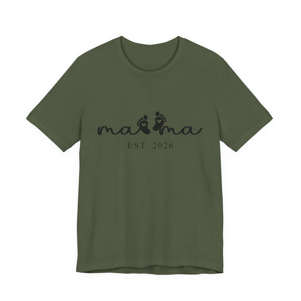 Mama EST. 2026 – Minimalistisches Mama Shirt mit Babyfüßen & Herzdesign