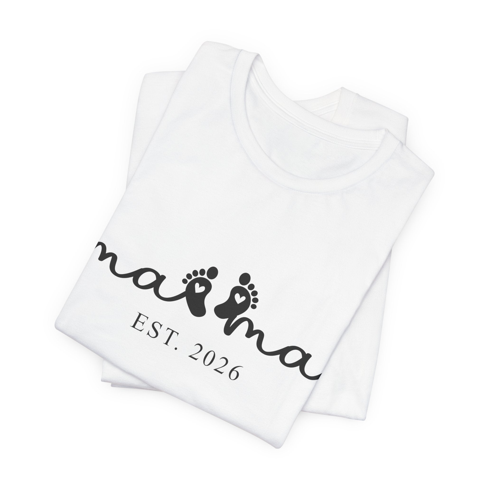 Mama EST. 2026 – Minimalistisches Mama Shirt mit Babyfüßen & Herzdesign