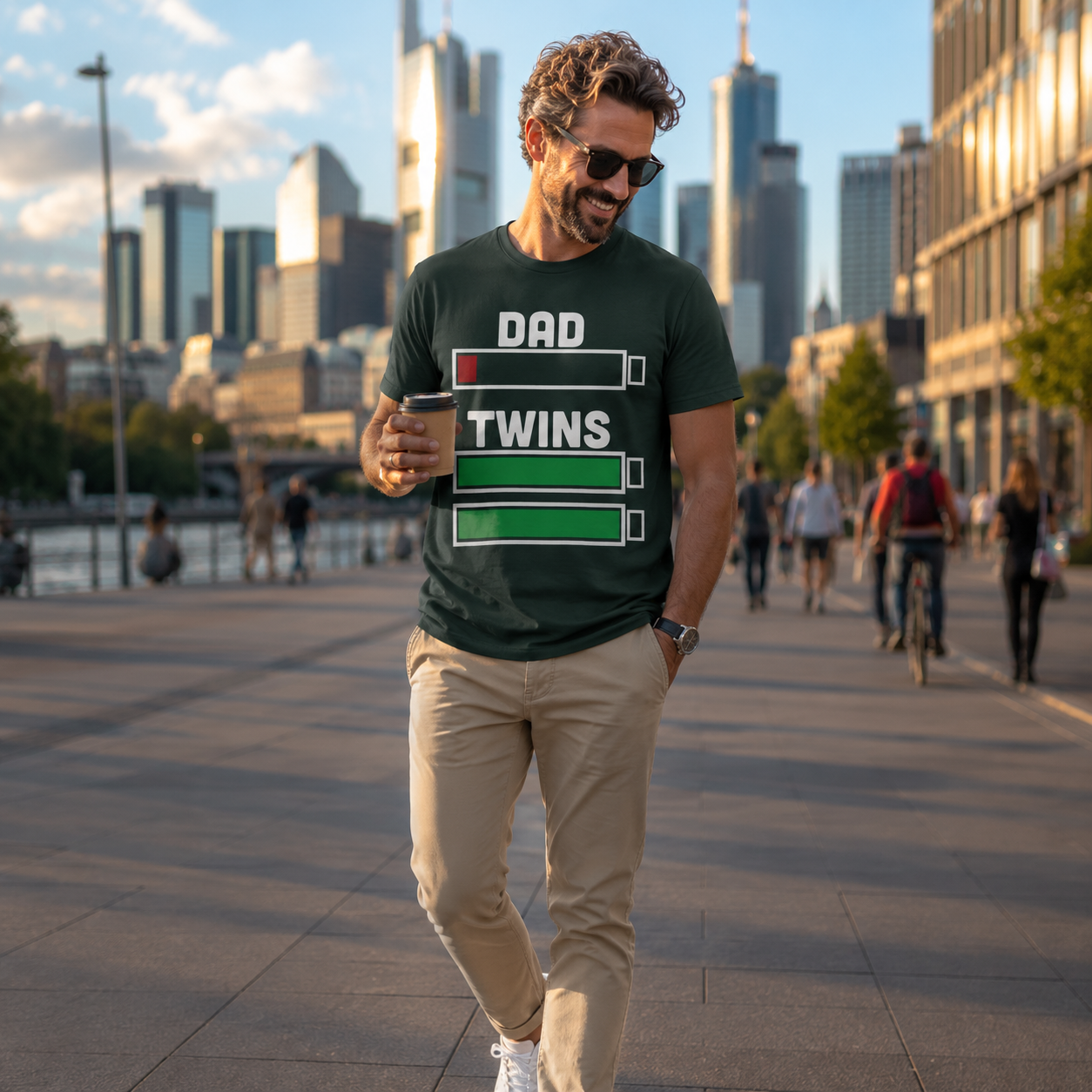 Dad Battery Low – Twins Fully Charged T-Shirt | Lustiges Zwillingspapa Shirt | Parent Reality Club