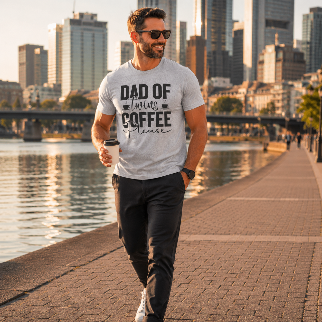 Dad of Twins Coffee Please T-Shirt – Lustiges Zwillingspapa Shirt für den Elternalltag