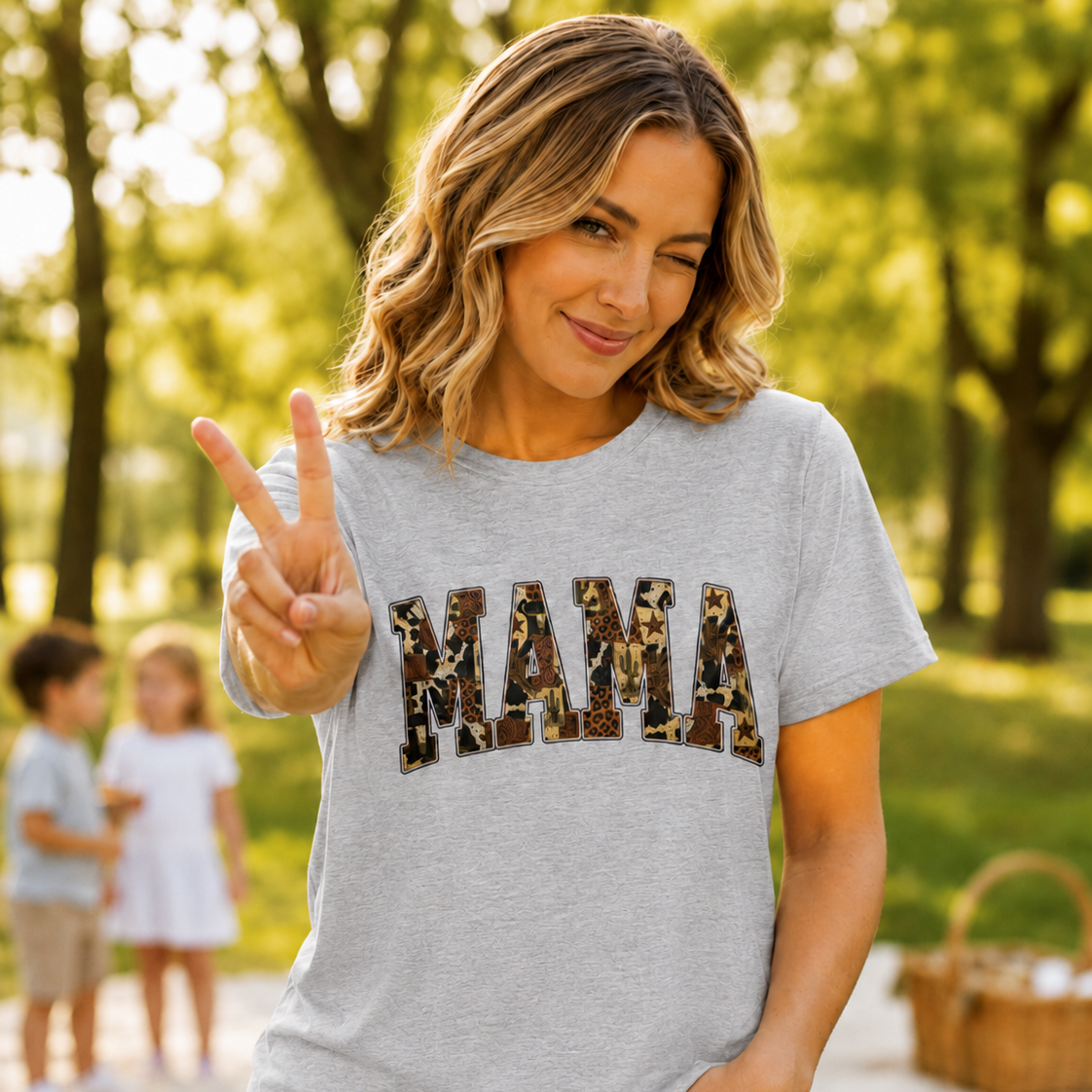 Mama T-Shirt mit Leo-Look und Sternen | Statement Shirt für Mütter