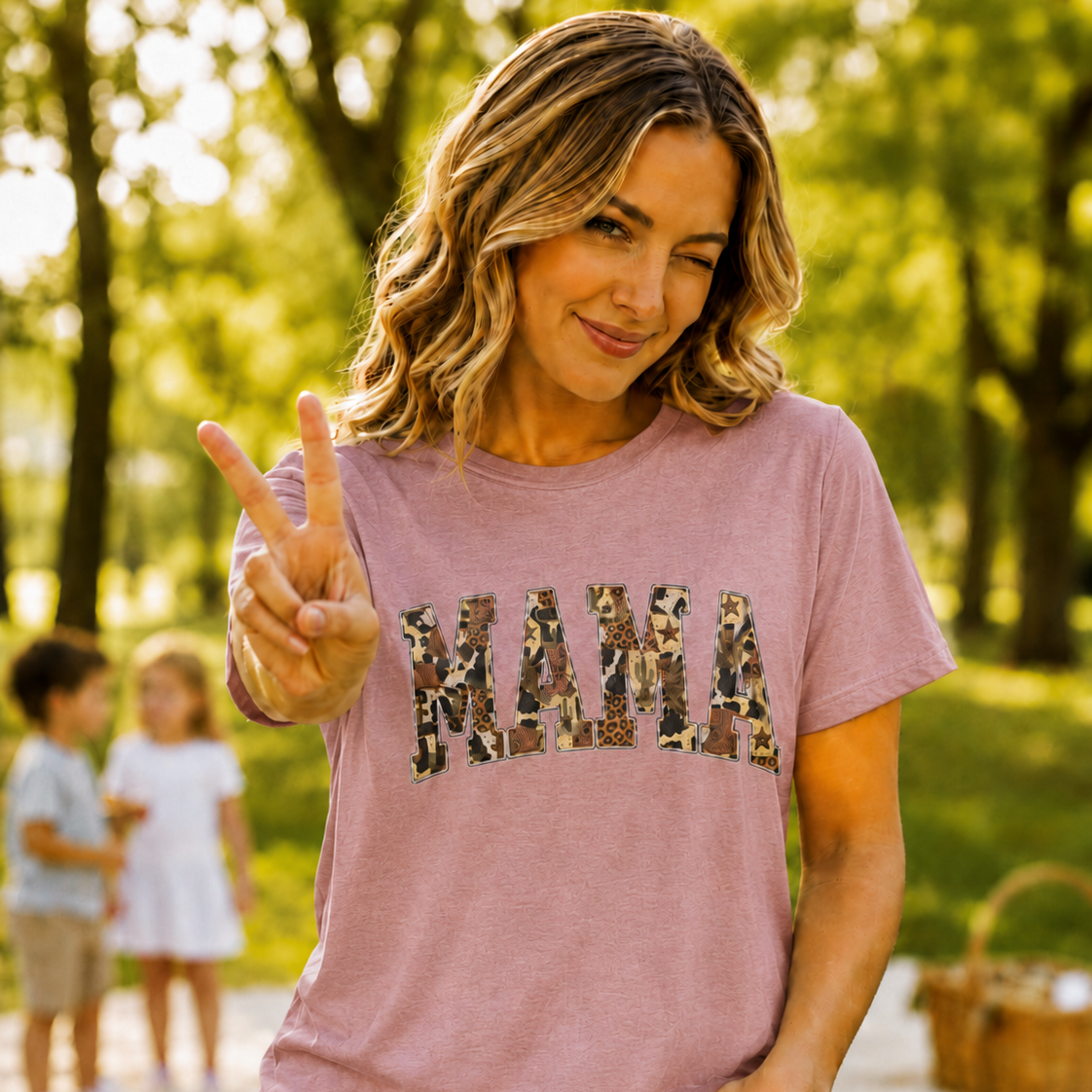 Mama T-Shirt mit Leo-Look und Sternen | Statement Shirt für Mütter